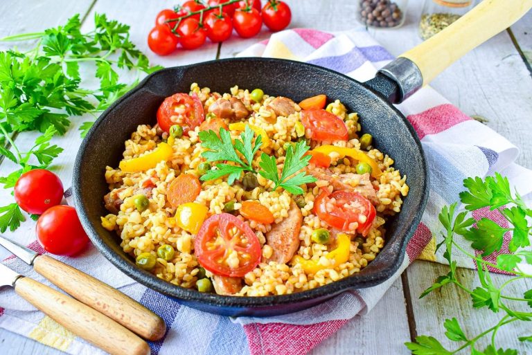bulgur s myasom svininy i ovoschami na skovorode 1629705244 7 max
