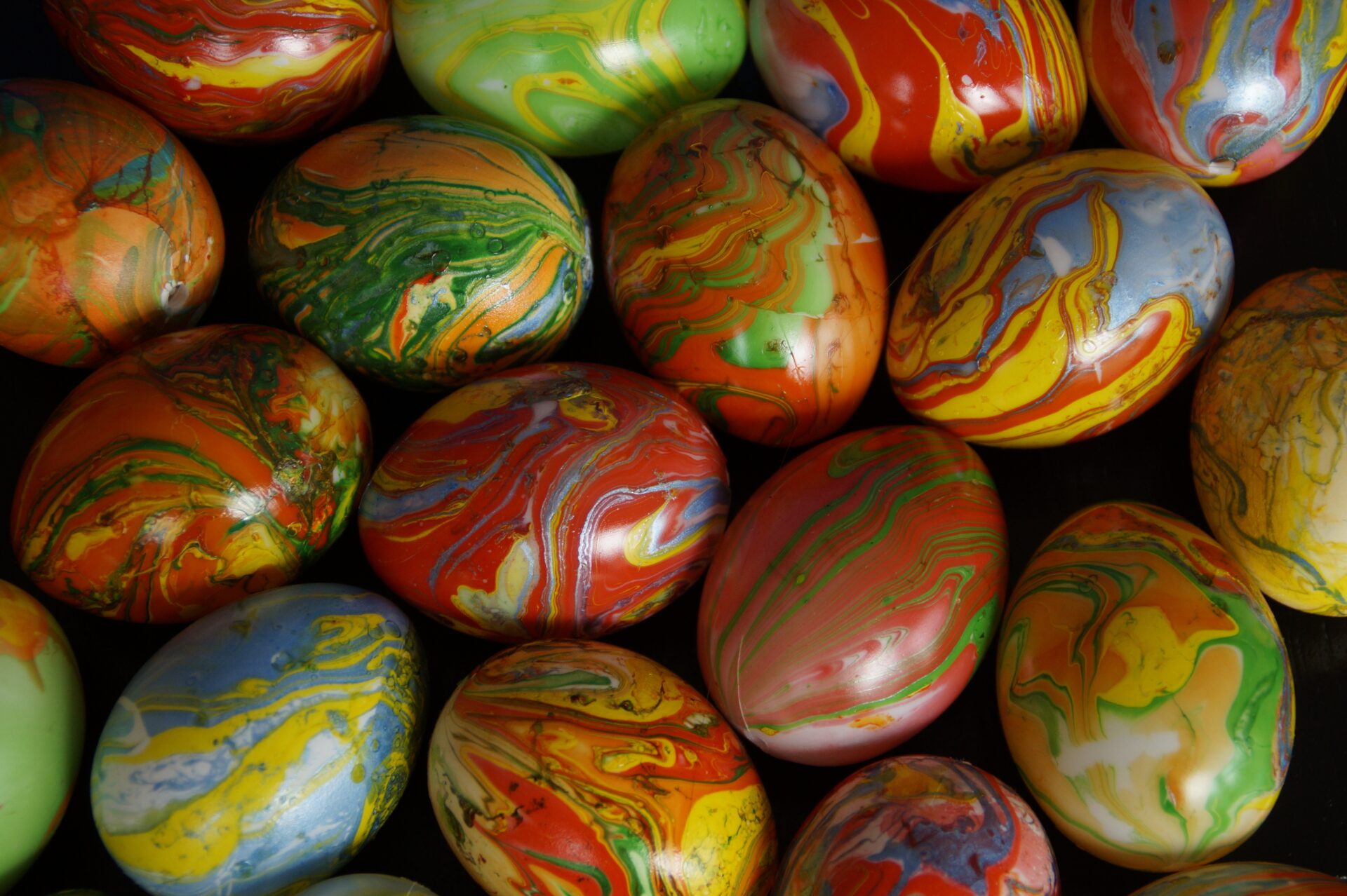 10 необычных способов покрасить яйца на Пасху