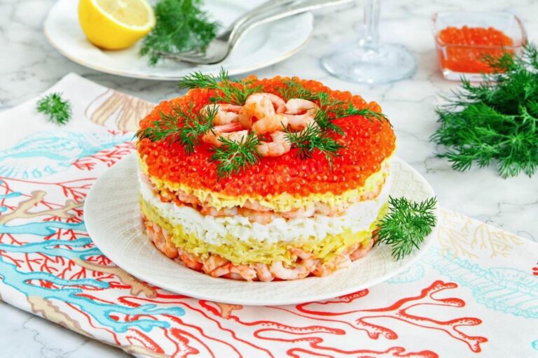 Салат с креветками и красной икрой-рецепт