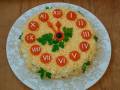 novogodnij-slojonyj-salat-chasy-3