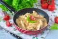 kurica-v-smetane-s-chesnokom-na-skovorode_1707055905_5_max