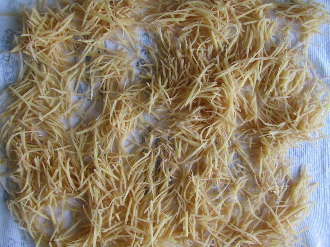 Салат на Пасху Гнездо с перепелиными яйцами